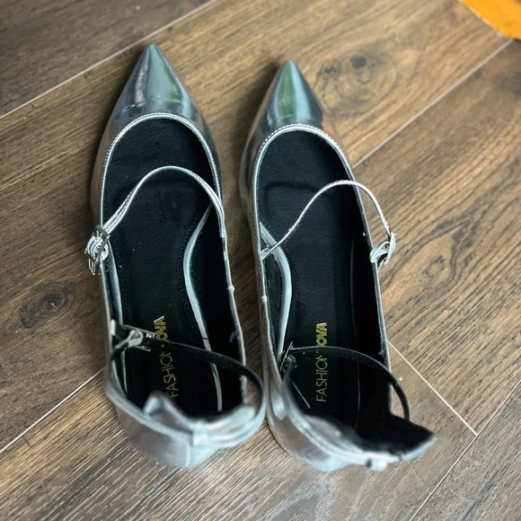Fashion Nova Silver Metallic Women's Pointed Ballet Flats Shoe Size 11 - Picture 5 of 8